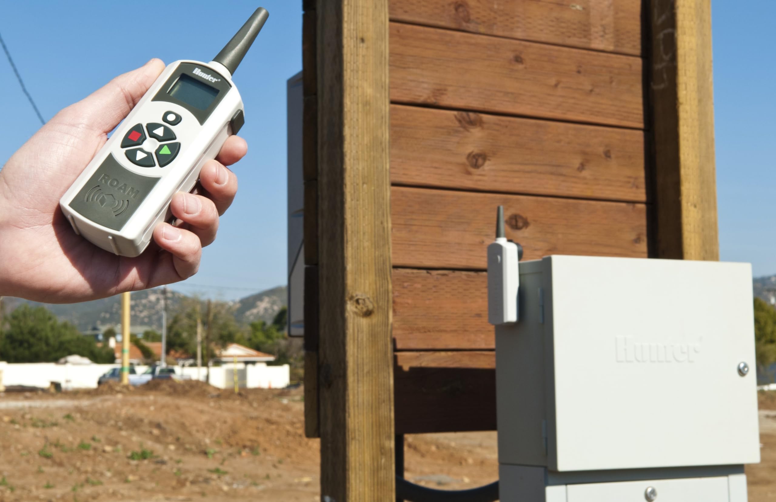 Hunter ROAM-KIT 1000 ft range showing reliable control across yards and landscapes.