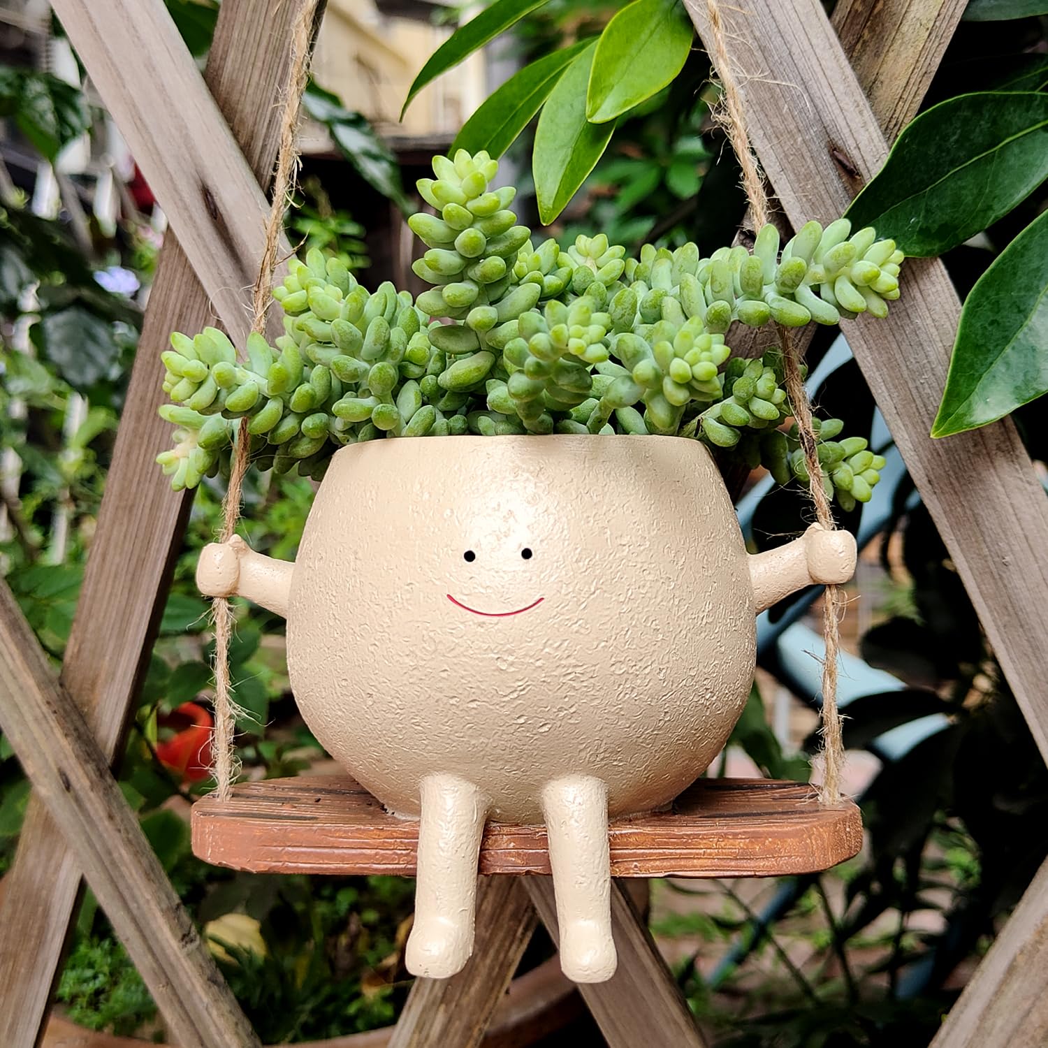 HUNTHAWK indoor-outdoor resin planter suits succulents and greenery alike.