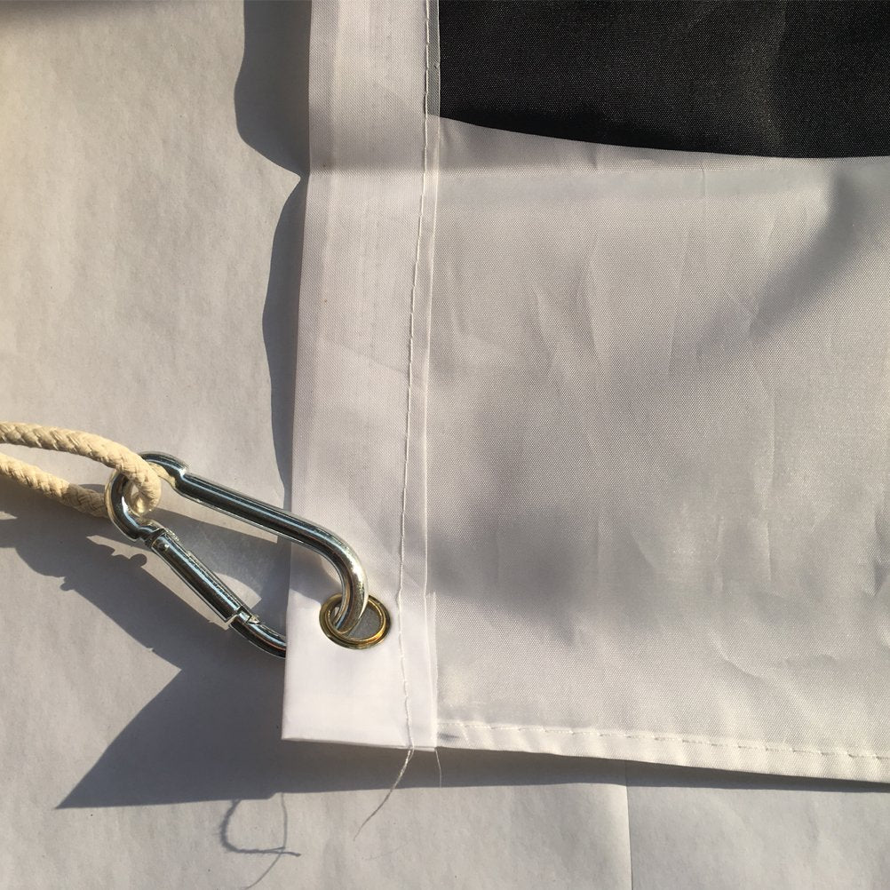 Huouo snap hook closeup—durable steel for reliable flag mounting.