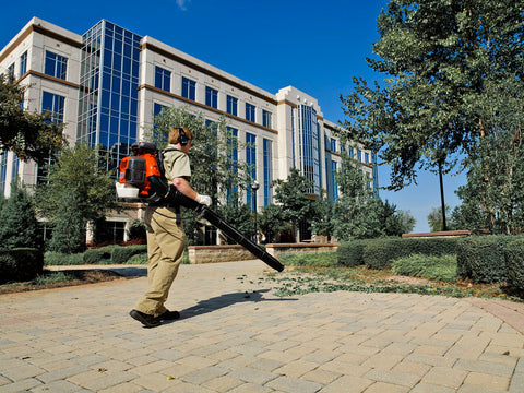 Husqvarna 350BT air purge system aids trouble-free starting