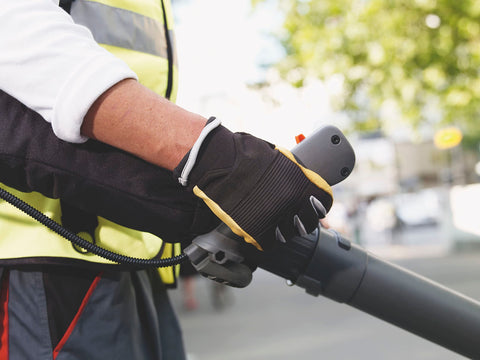 Husqvarna 350BT LowVib reduces vibrations for comfortable use