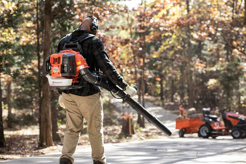 Husqvarna 360BT provides 890 CFM airflow for fast clearing.