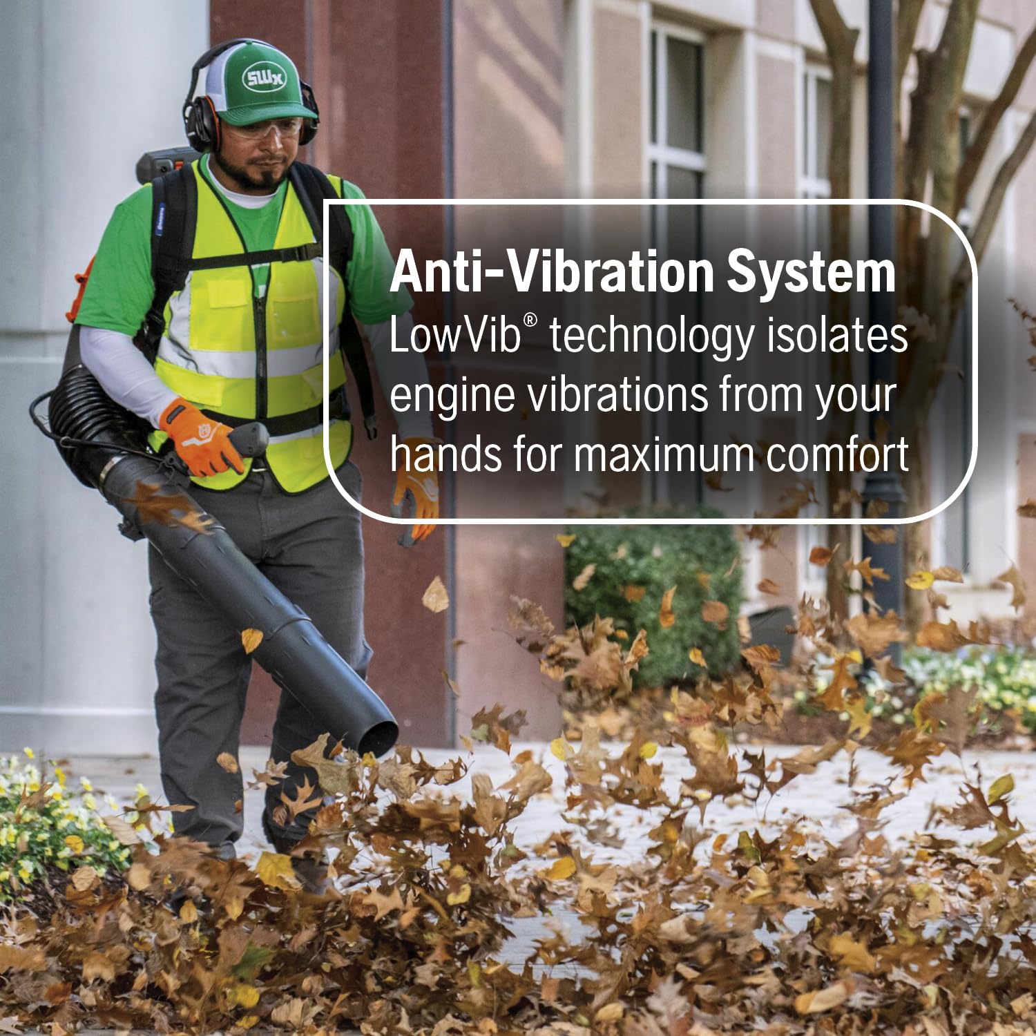 Husqvarna 580BTS LowVib system minimizes vibrations for smoother handling.