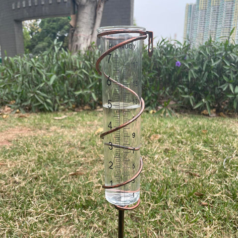 HUTNUOY outdoor-ready rain gauge for year-round use.
