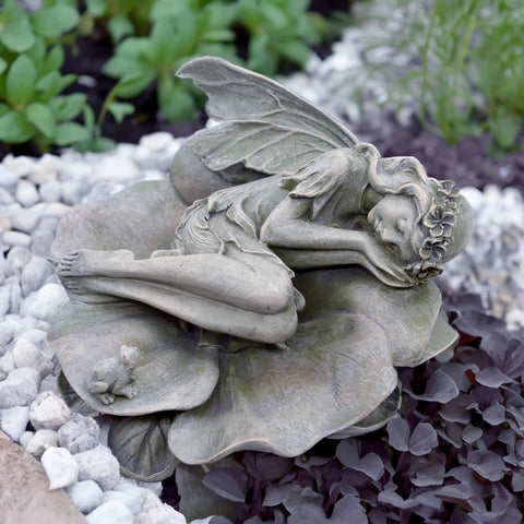 hvfun Garden ornament: angel on lawn creates a peaceful focal point.