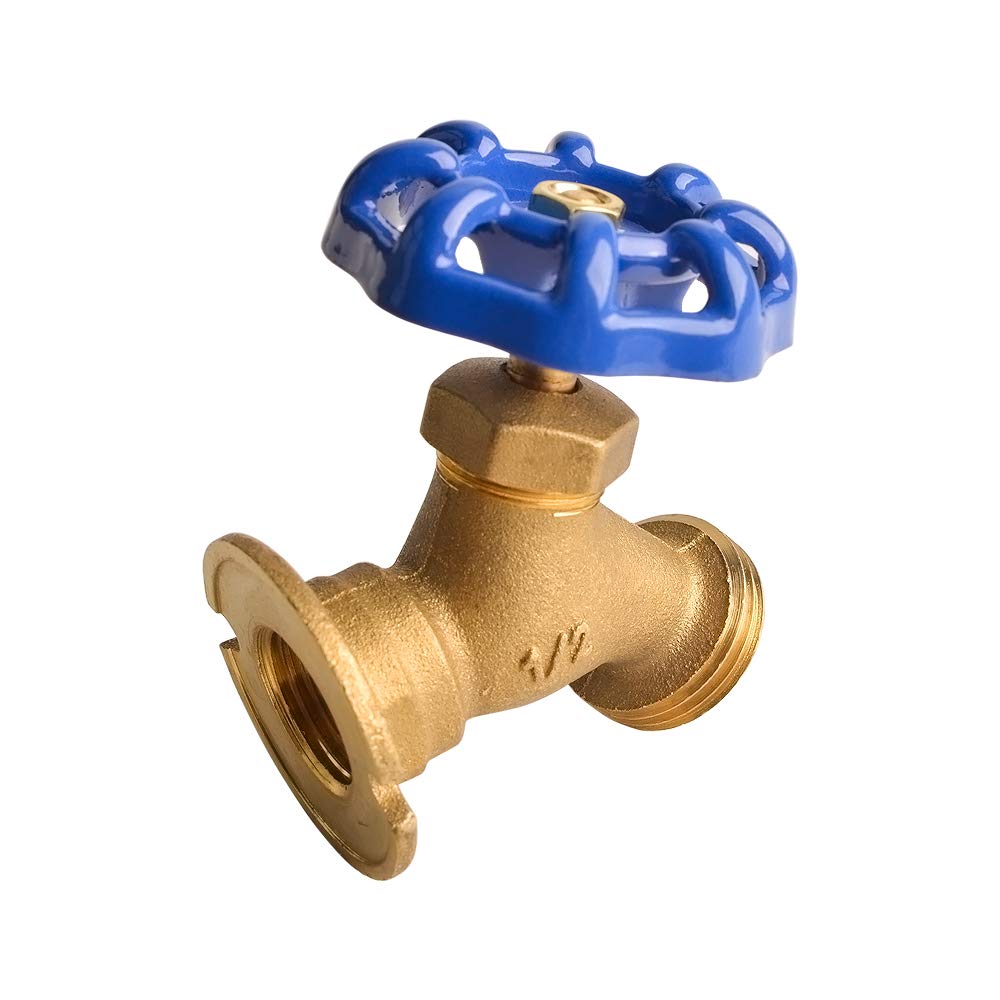 HYDRO MASTER brass valve's solid body supports durable irrigation in outdoor settings.