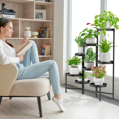 7.9-inch trays with raised edges protect against spills