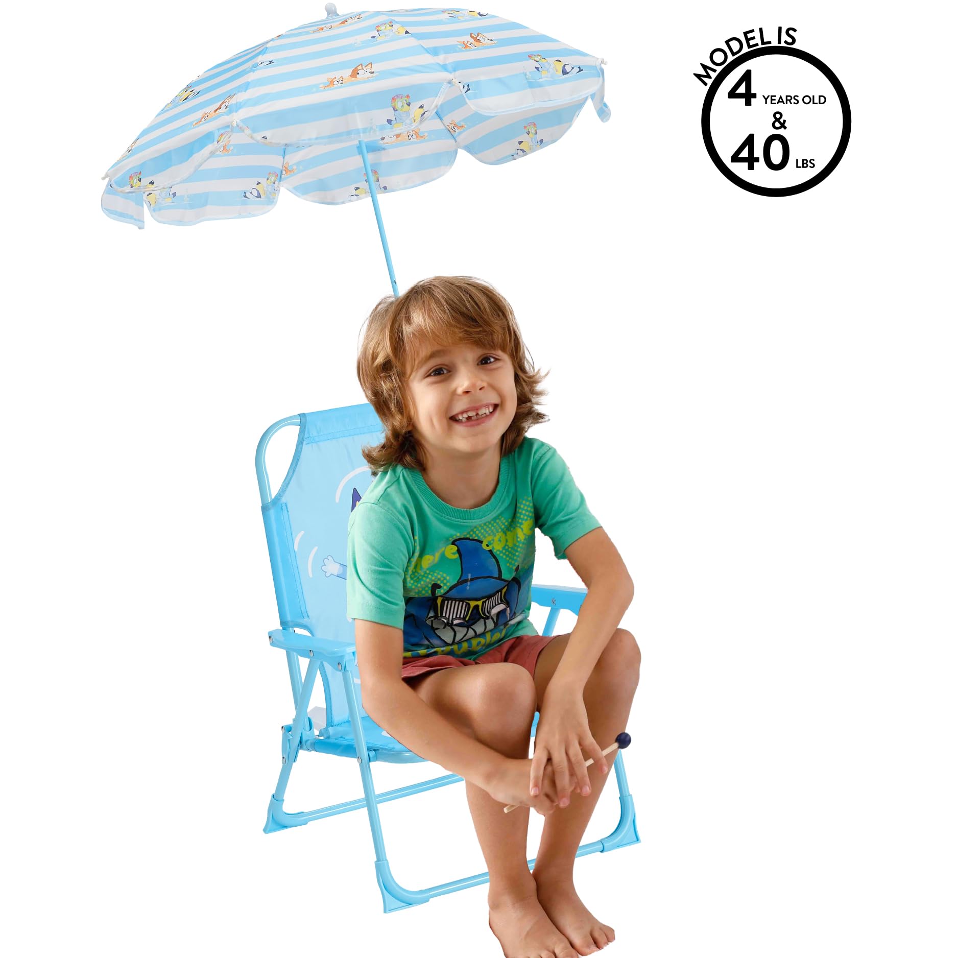 Idea Nuova Bluey chair set up in a backyard for a picnic.