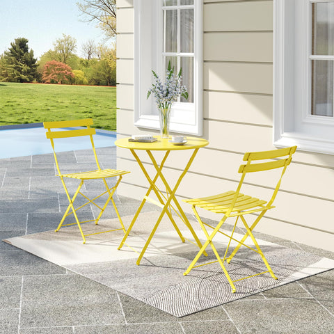 IDEALHOUSE compact yard set opens up small spaces for meals.