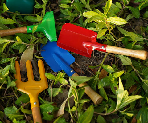 ielek wooden-handles show ergonomic grip for comfortable digging sessions