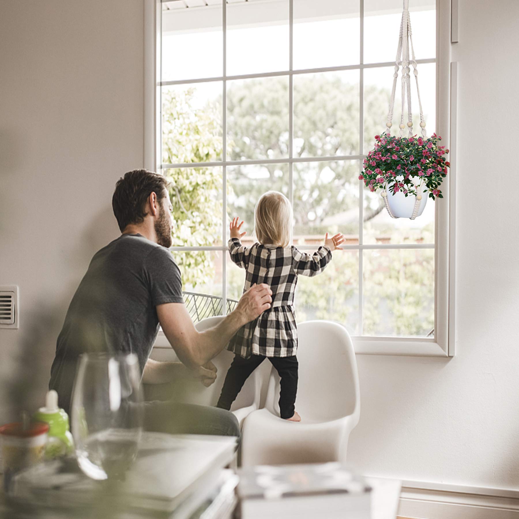IGaiety indoor-outdoor plant hanger suits patios, balconies, and windowsills.