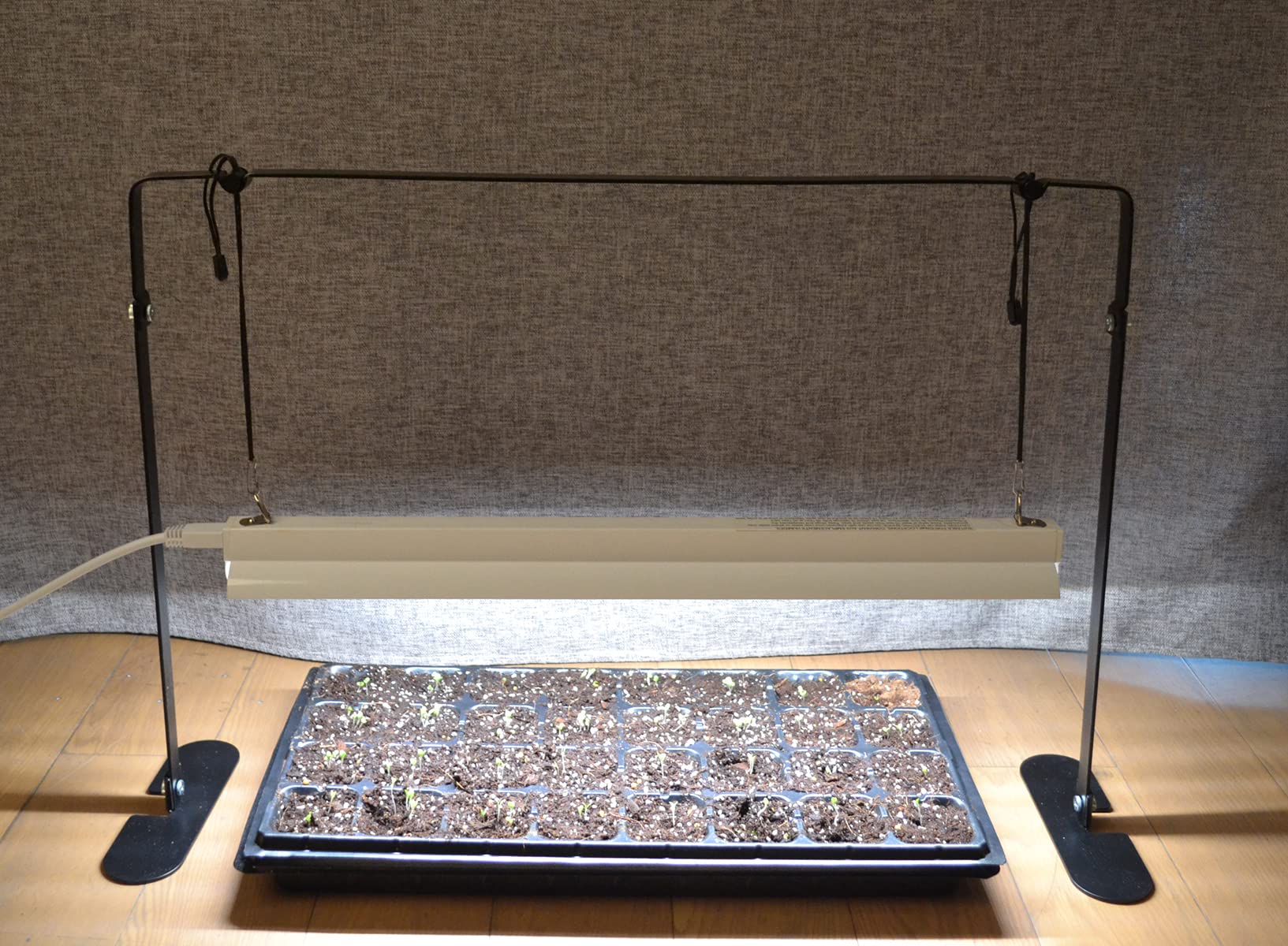 iGrowtek wide reflector with energy-efficient LEDs for broad coverage