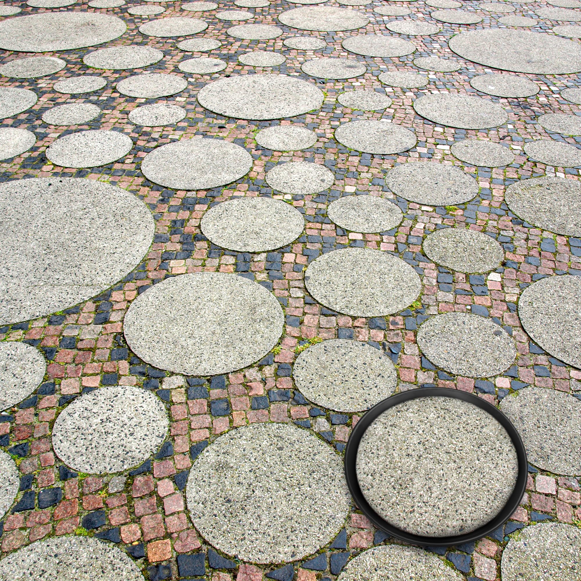 U0U garden path use with round stepping stone molds in outdoor space