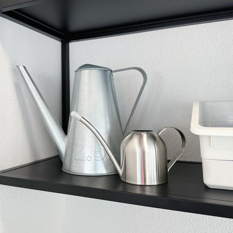 IMEEA precise pour enables controlled watering and minimal mess.
