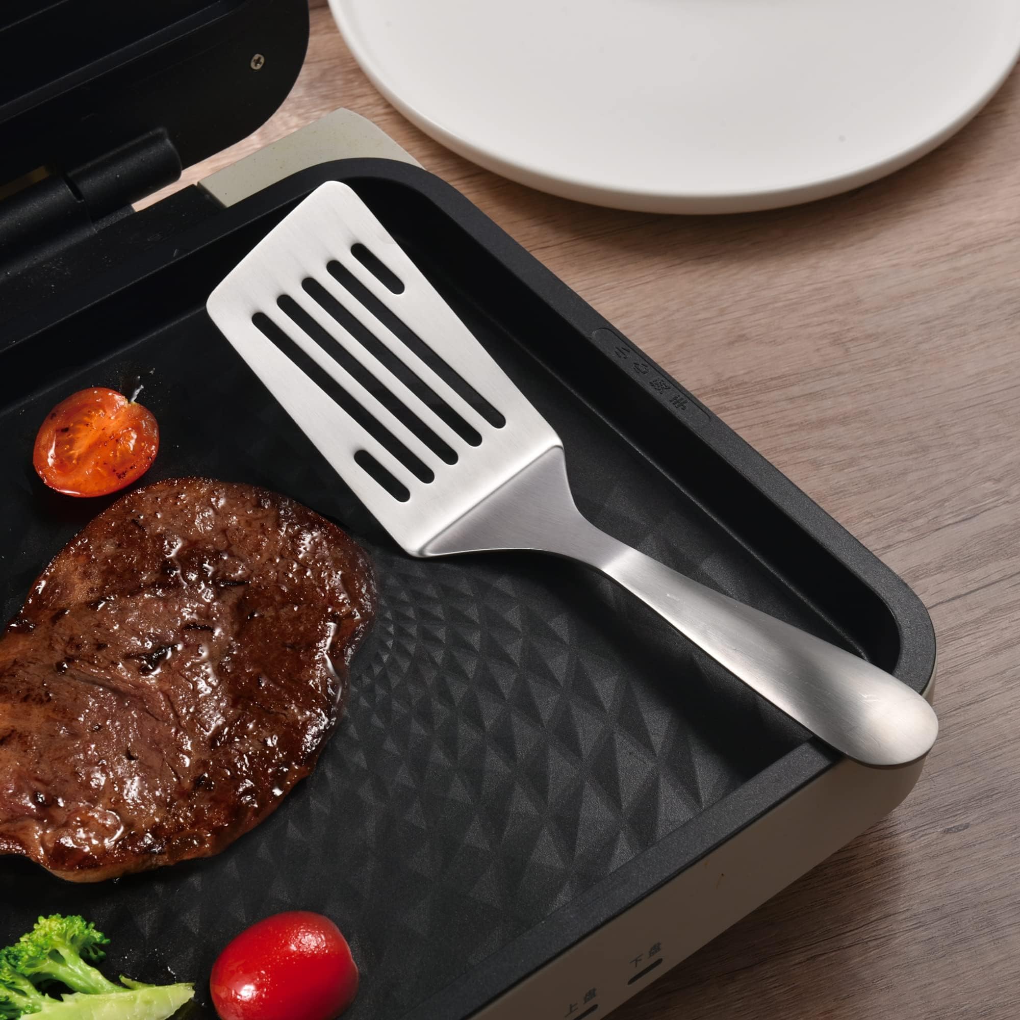 IMEEA 10-inch spatula provides wide blade for handling larger portions