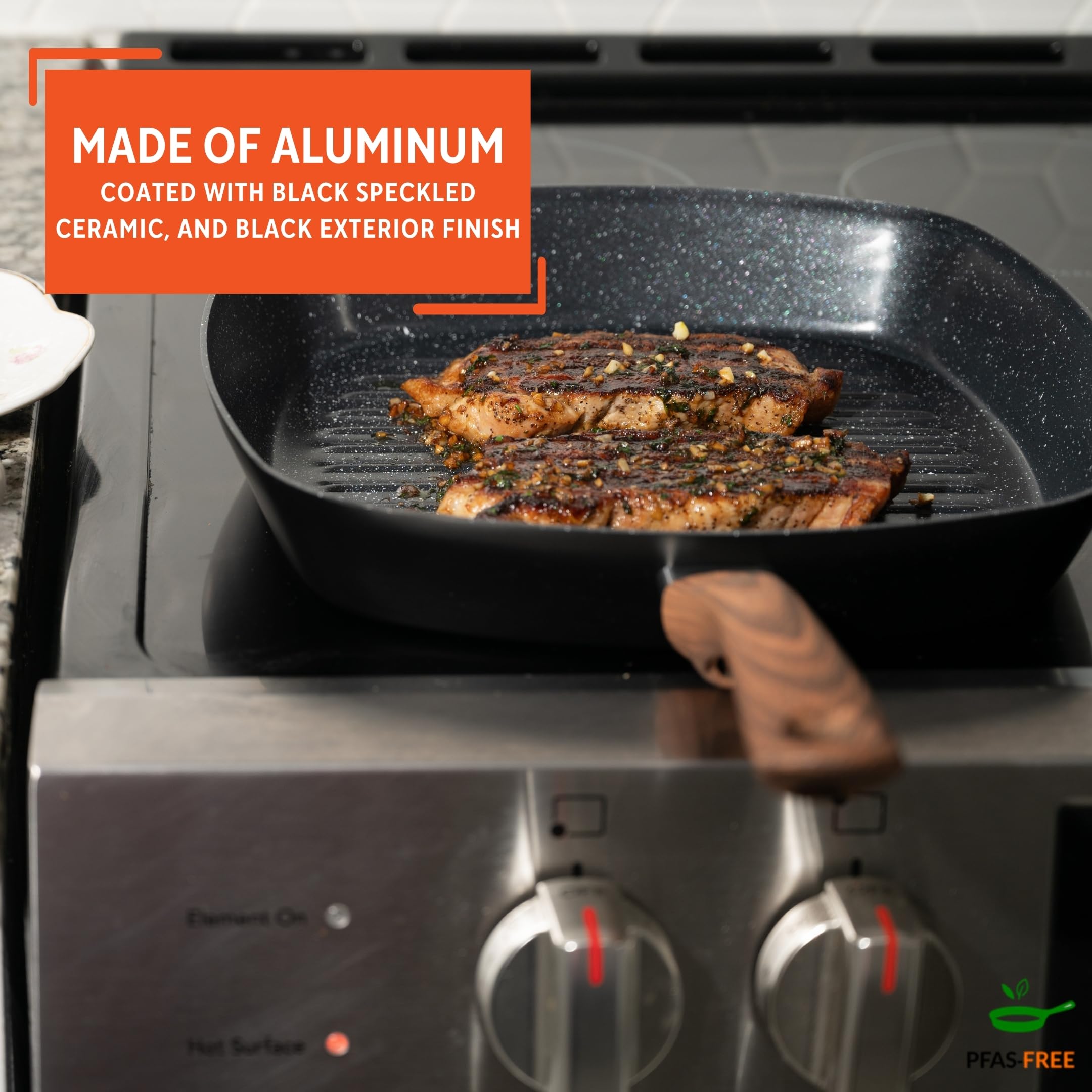 Durable aluminum construction with a stylish black speckled coating from IMUSA.