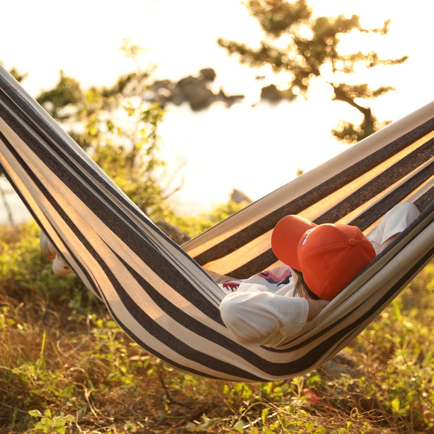 INNO STAGE two-person hammock stretched across a backyard for shared comfort