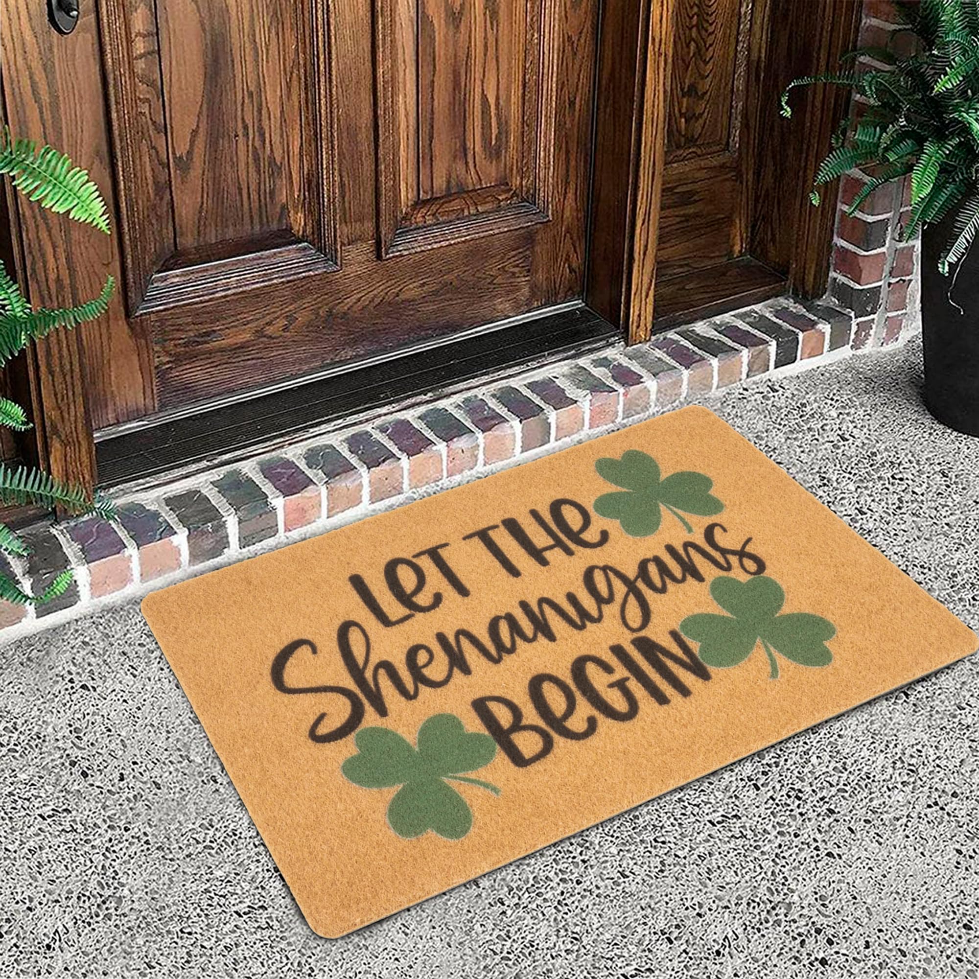 INOGIH St. Patrick's Day entrance mat features lucky clovers for festive curb appeal