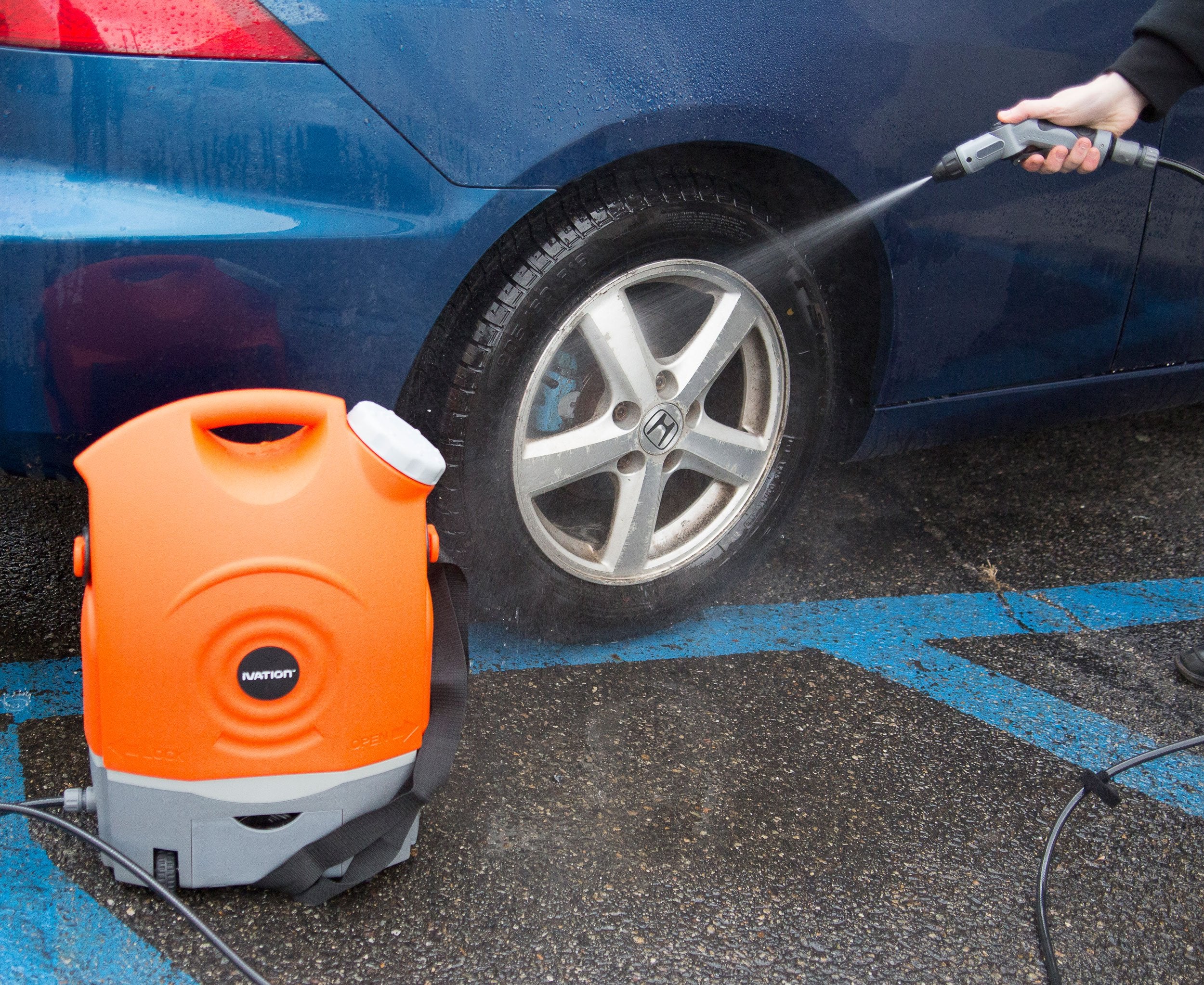 Ivation ergonomic-continuous-trigger-nozzle provides steady spray with a simple press.