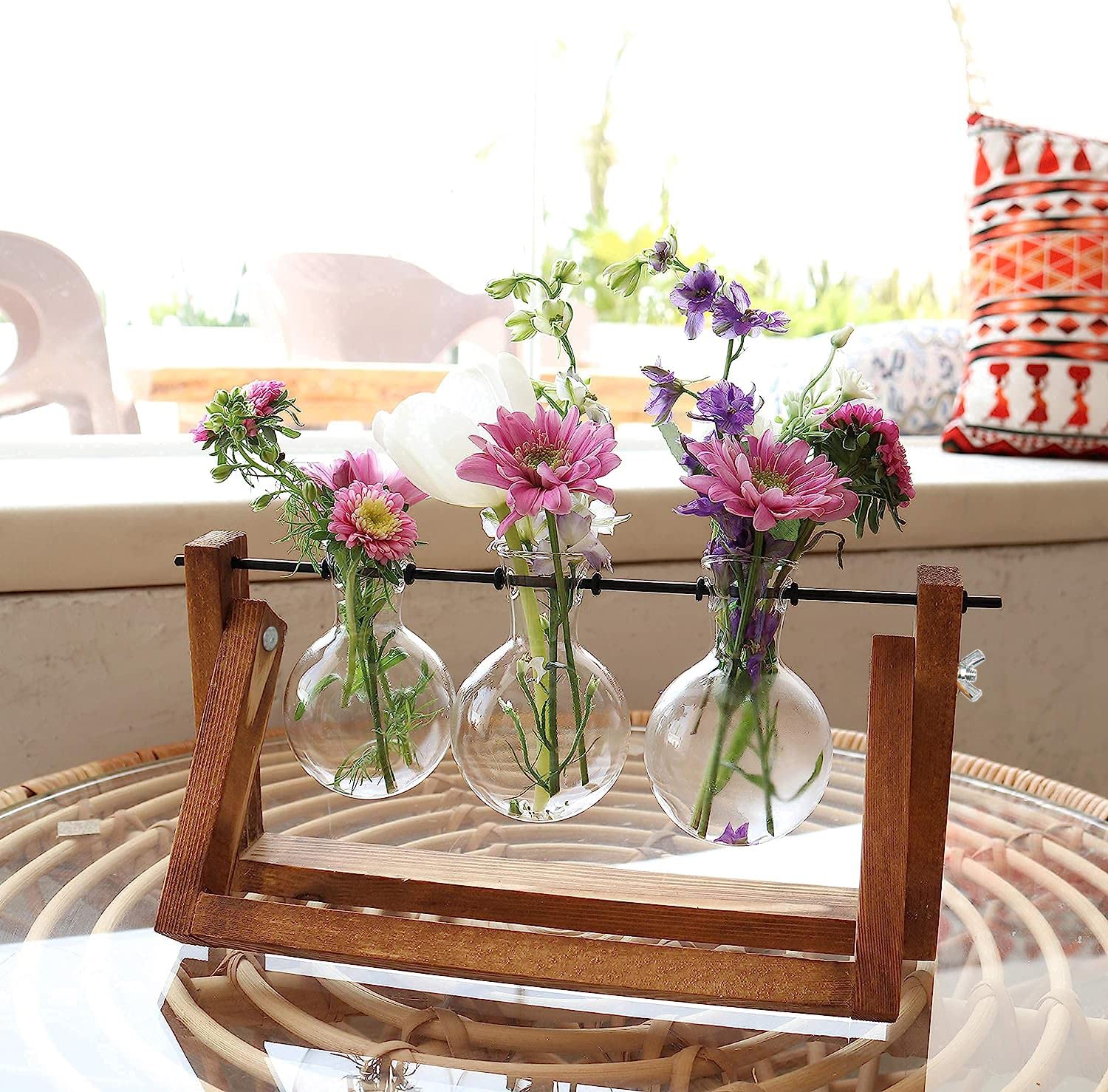 IVOLADOR I propagation station with herbs demonstrates versatile indoor gardening use.