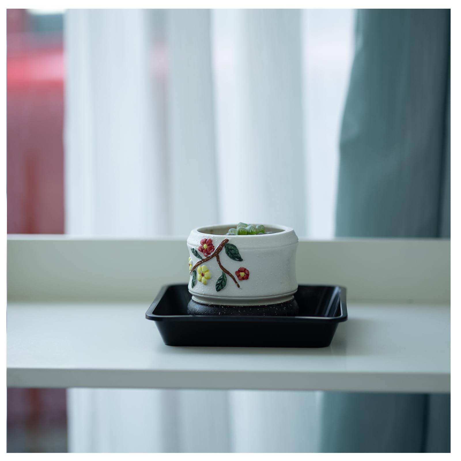 JAKOUE lightweight yet durable saucer is easy to move around plants.