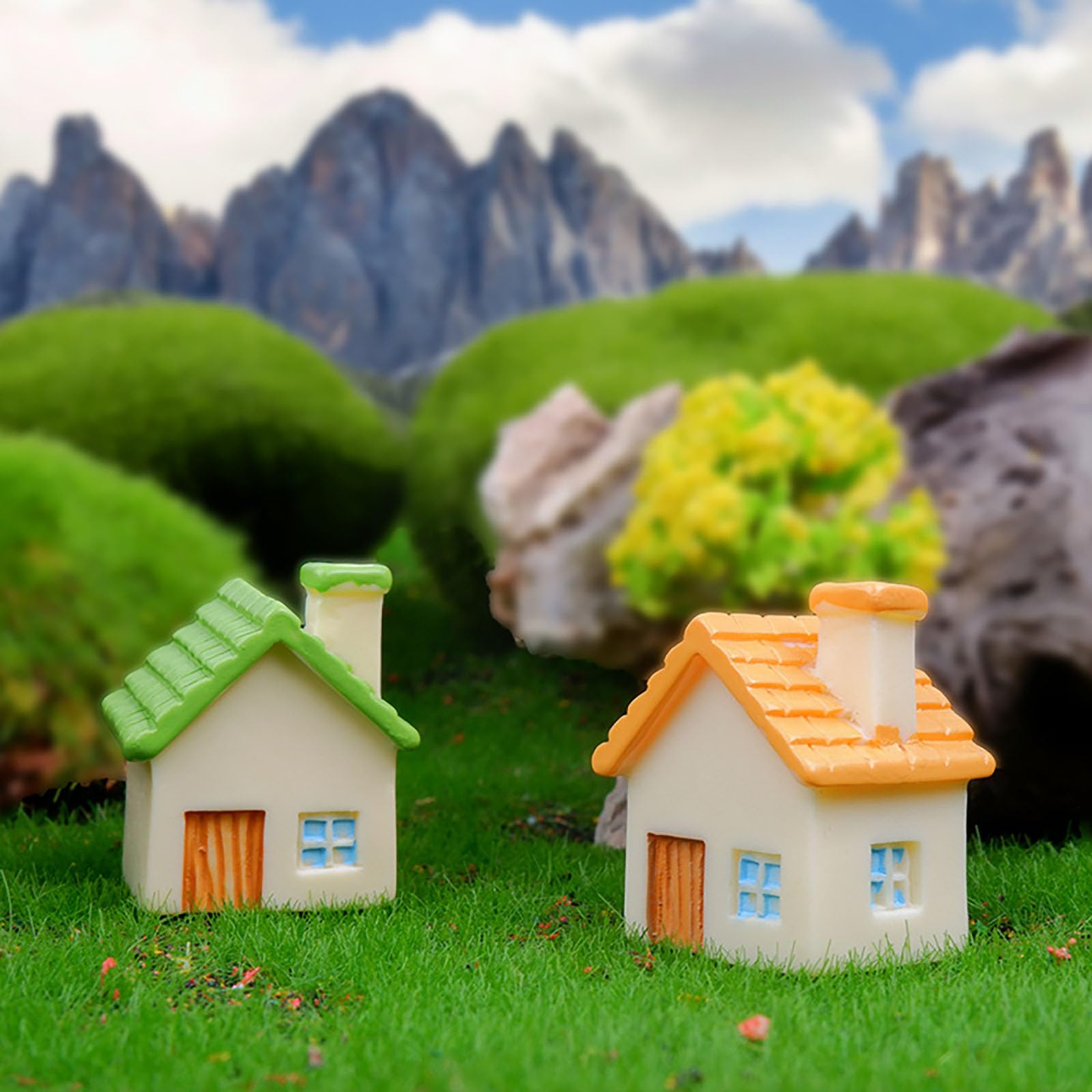 JANOU cute resin house enhances moss landscapes and windowsill decor