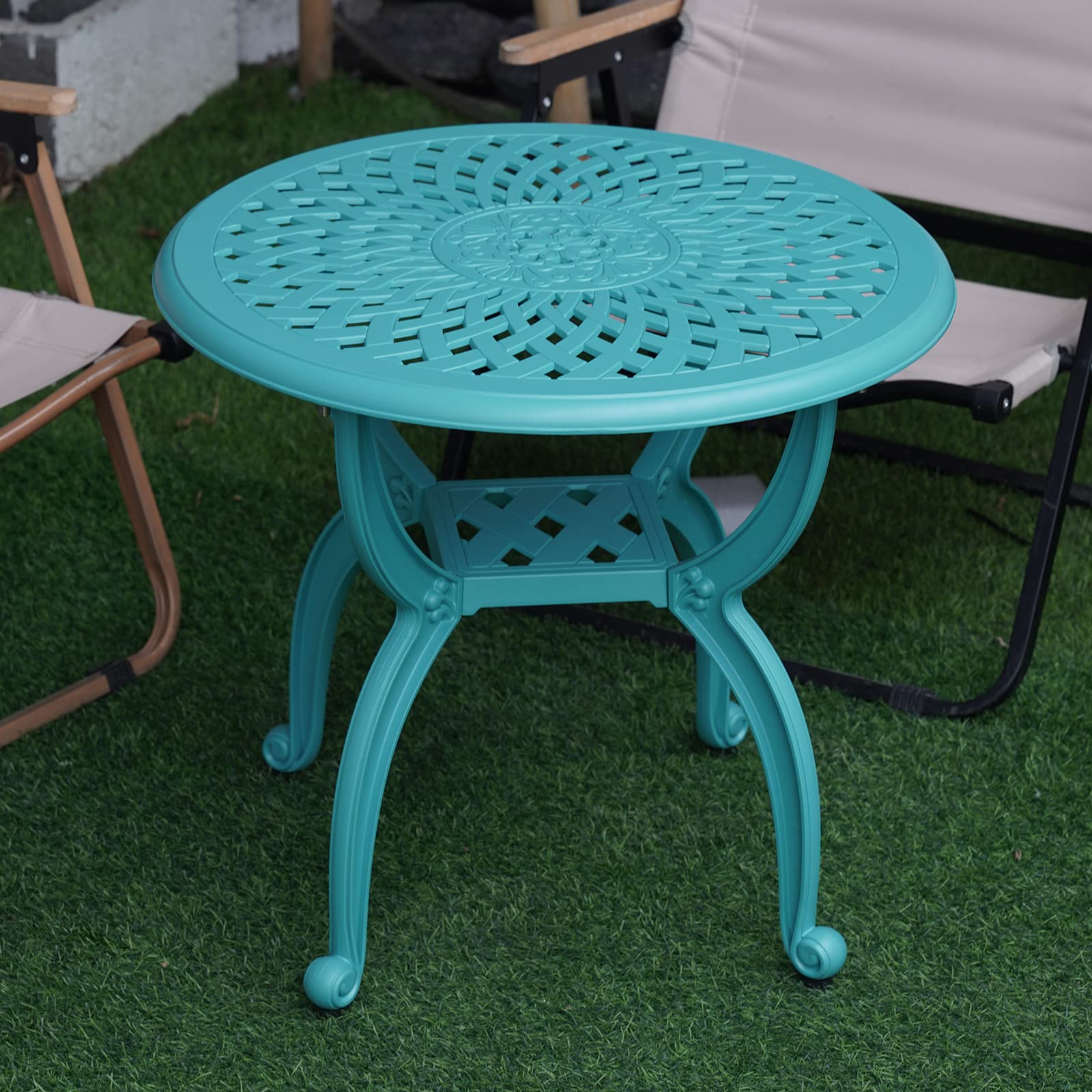 JARDIN DE CENTENNIAL blue finish adds a fresh touch to balconies.