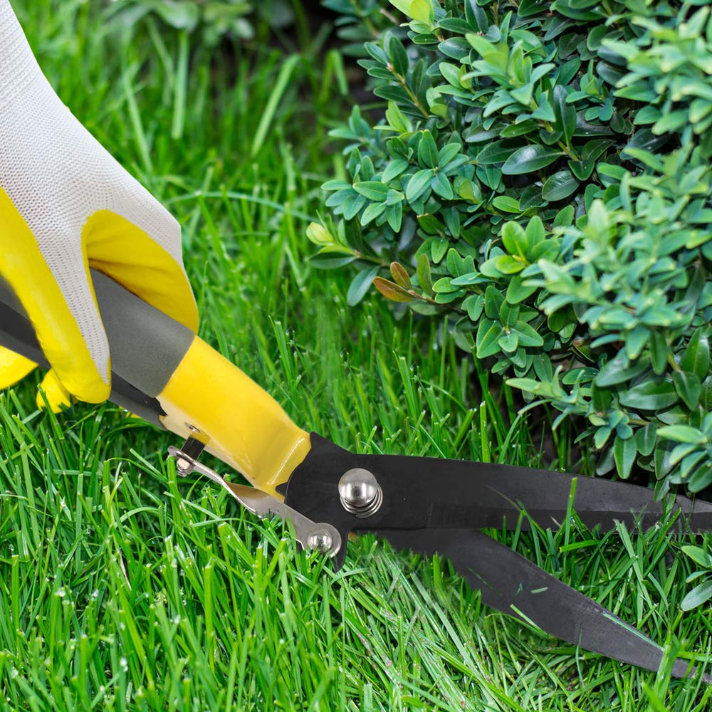 Jardineer handheld grass clippers show ergonomic grip for comfortable edging.