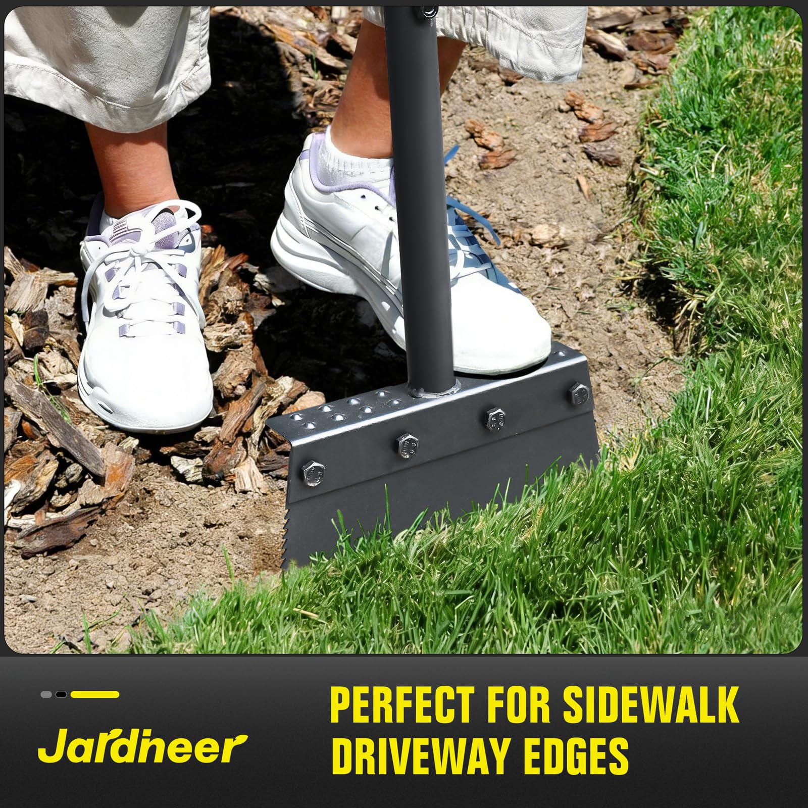 Jardineer multi purpose scraper for cleaning coops and grime