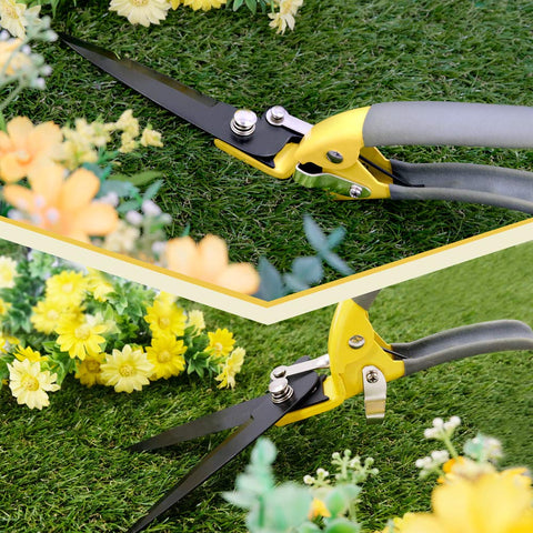 Jardineer blade with non-stick coating for smooth, snag-free cuts.