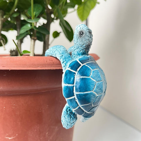 JARPSIRY blue sea turtle hugger decor for fences and rails.