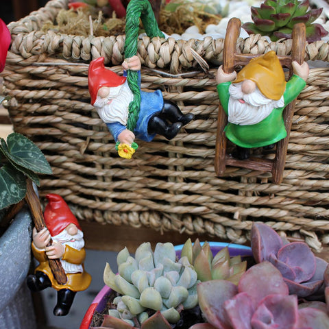 JARPSIRY climbing gnome with branch accent for fences