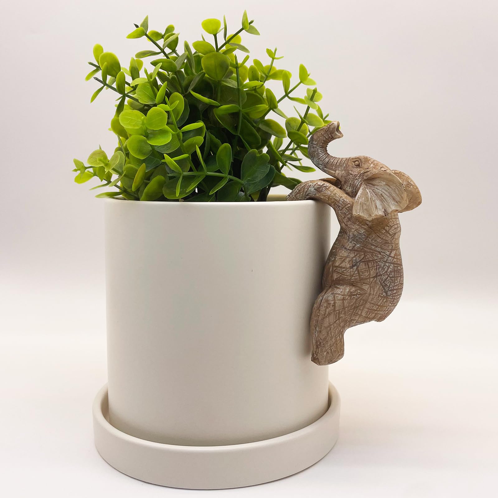 JARPSIRY elephant hugger in outdoor garden decor boosts cheer.