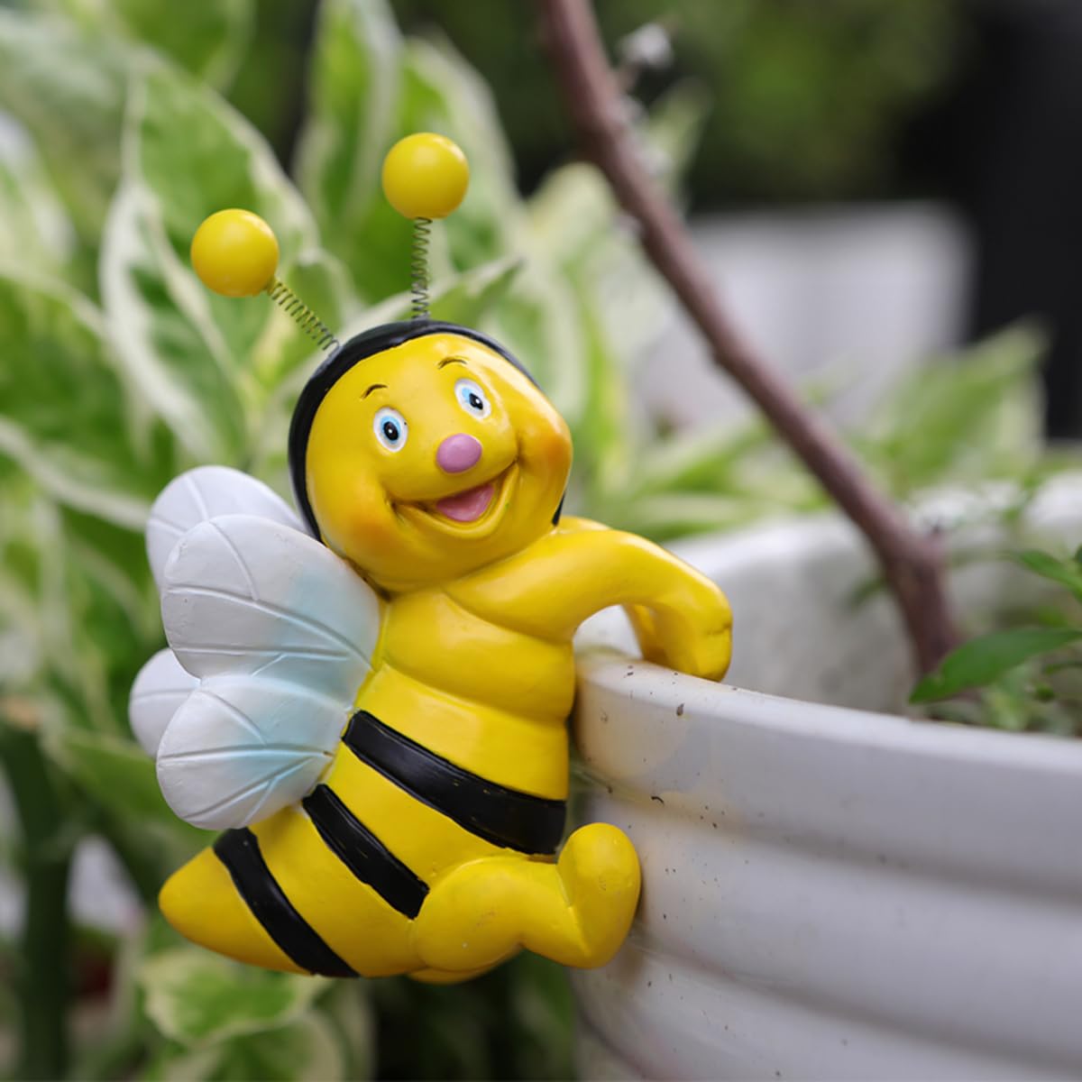Jarpsiry resin bee wings close-up for vibrant outdoor color.