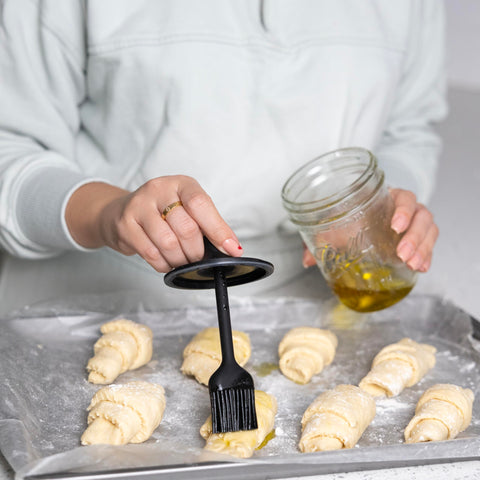 Jarware lid highlights soft silicone bristles ideal for brushing sauces and oils.
