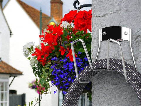 JBscoop heavy-duty hose hanger supports long hoses with stable mounting