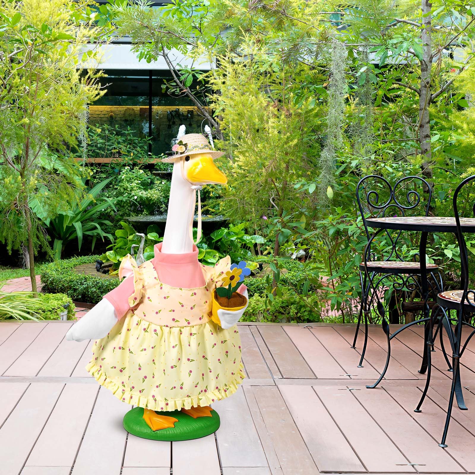JcHrmers floral print and hat deliver garden-ready appeal.
