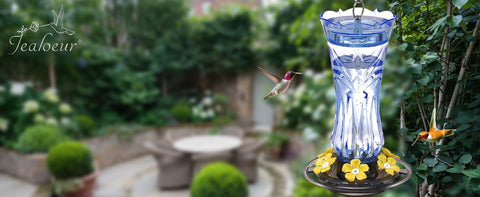 Jealoeur hummingbird feeder holds 18 oz of nectar in a sturdy container.