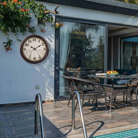 The large numerals and vintage styling from JENLYSTIME enhance any space.