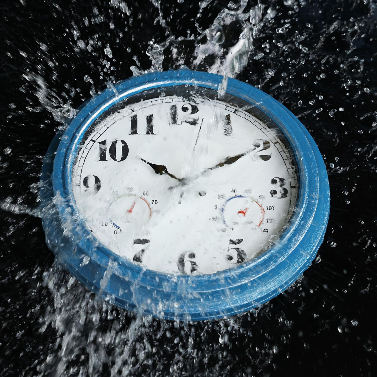 Jenlystime outdoor clock with thermometer and hygrometer for real-time climate monitoring.