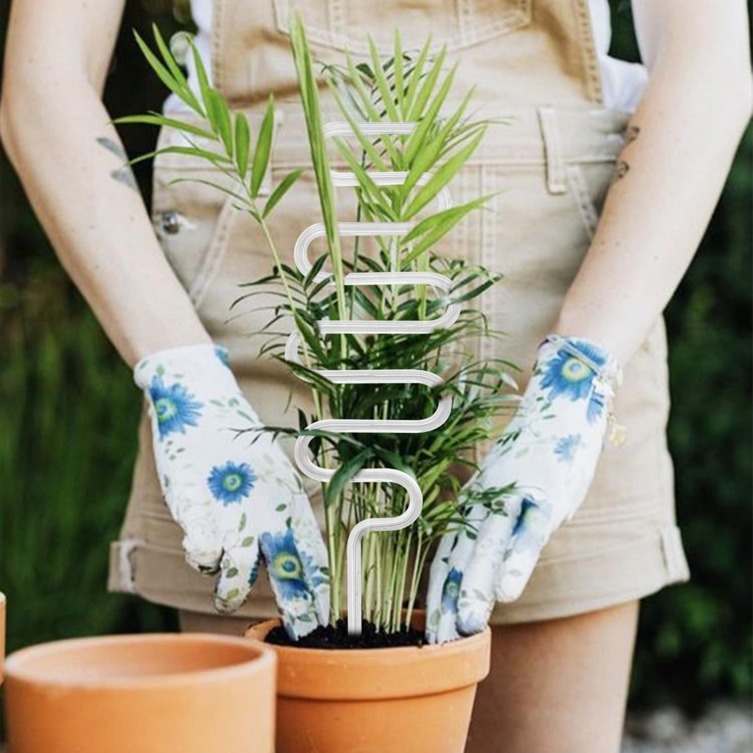 JETTIFY easy-clean surface keeps a tidy look on indoor plant supports.