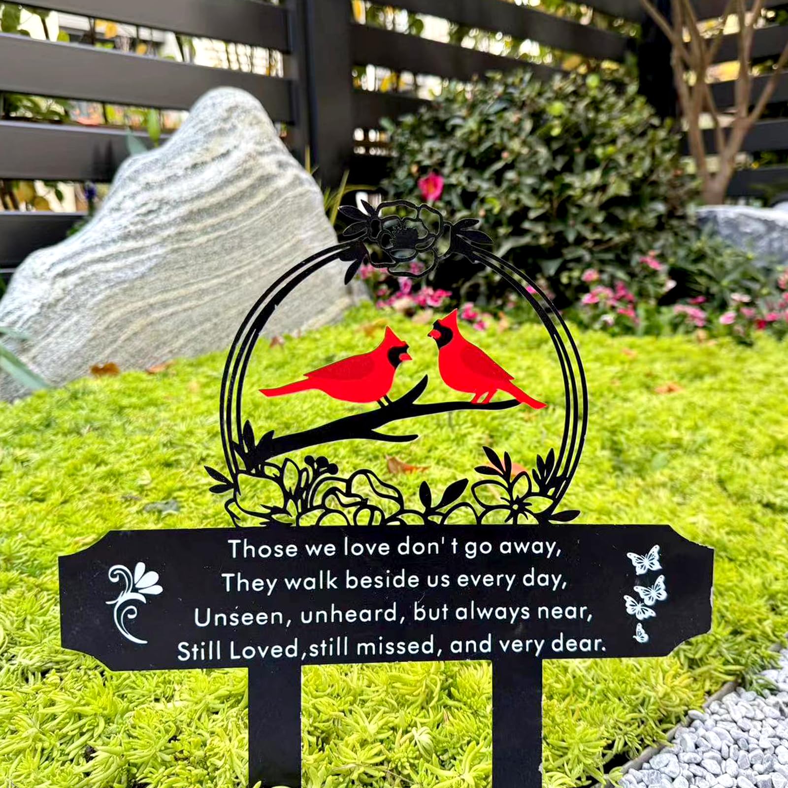 Jiasku Cardinals Memorial Marker outdoor metal decor stands up to weather.