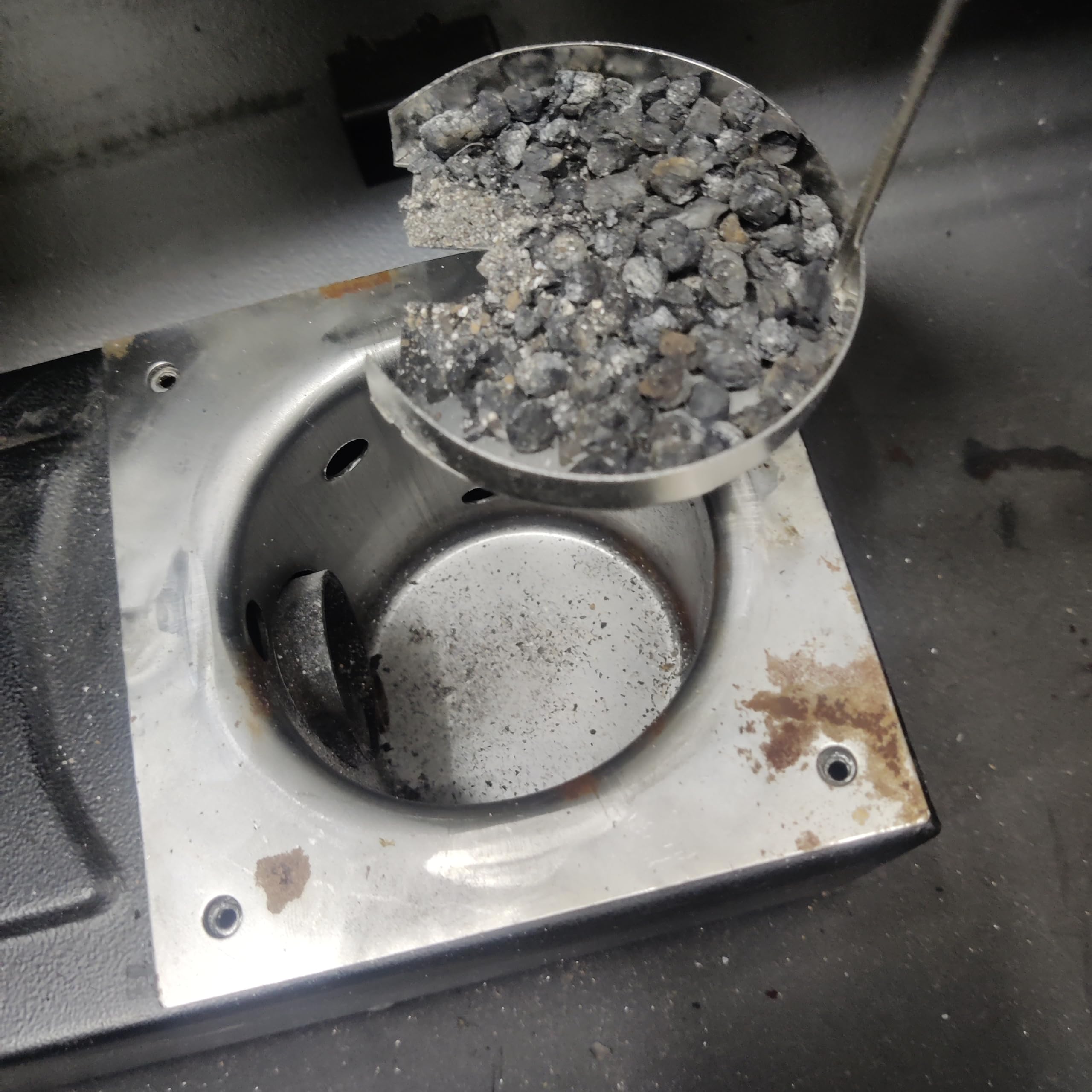 JIN BETTER GRILL PARTS compact dust-removal gadget boosts quick cleanup during cooks.