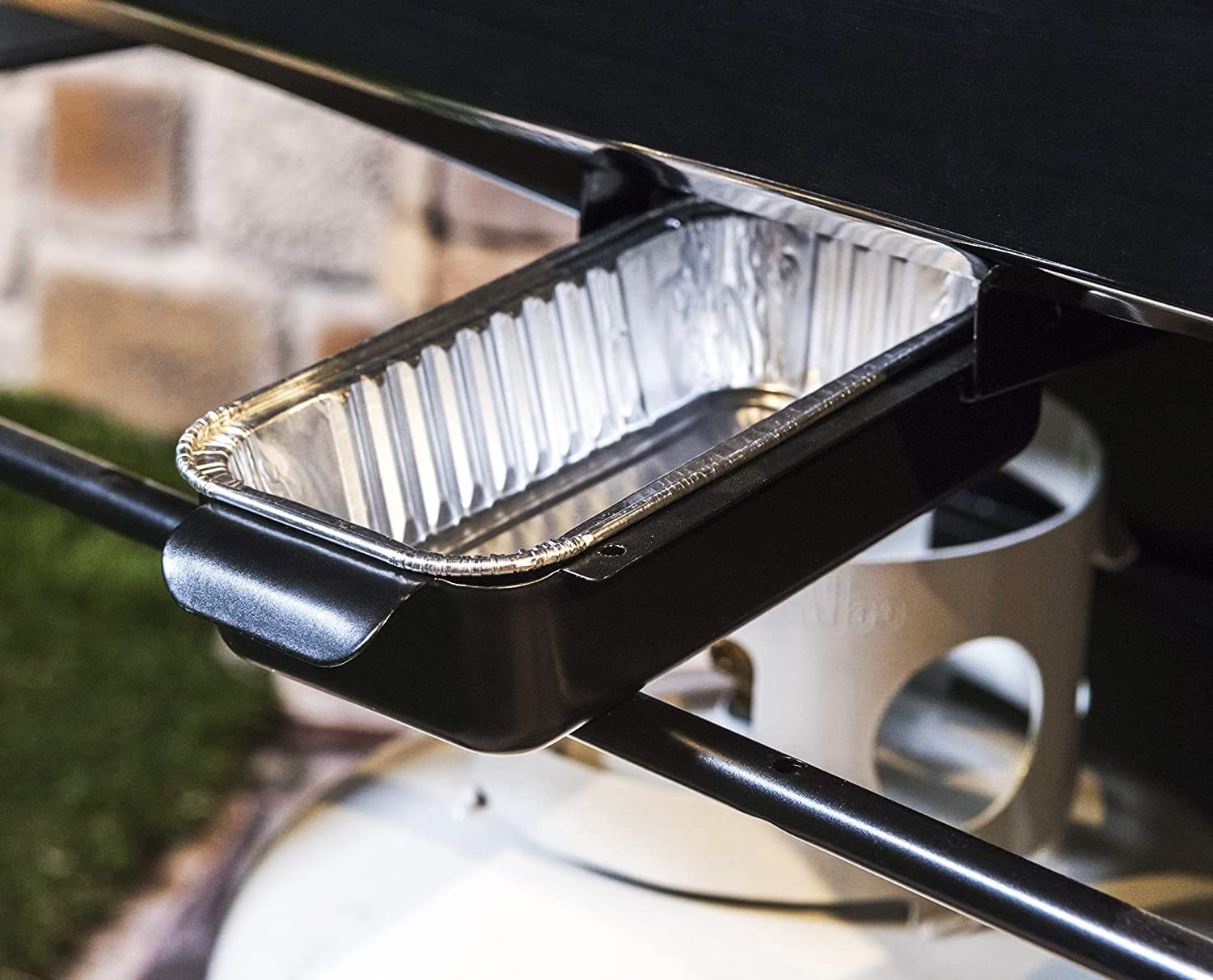 JIN BETTER GRILL PARTS grease tray in use during grilling for quick cleanup.