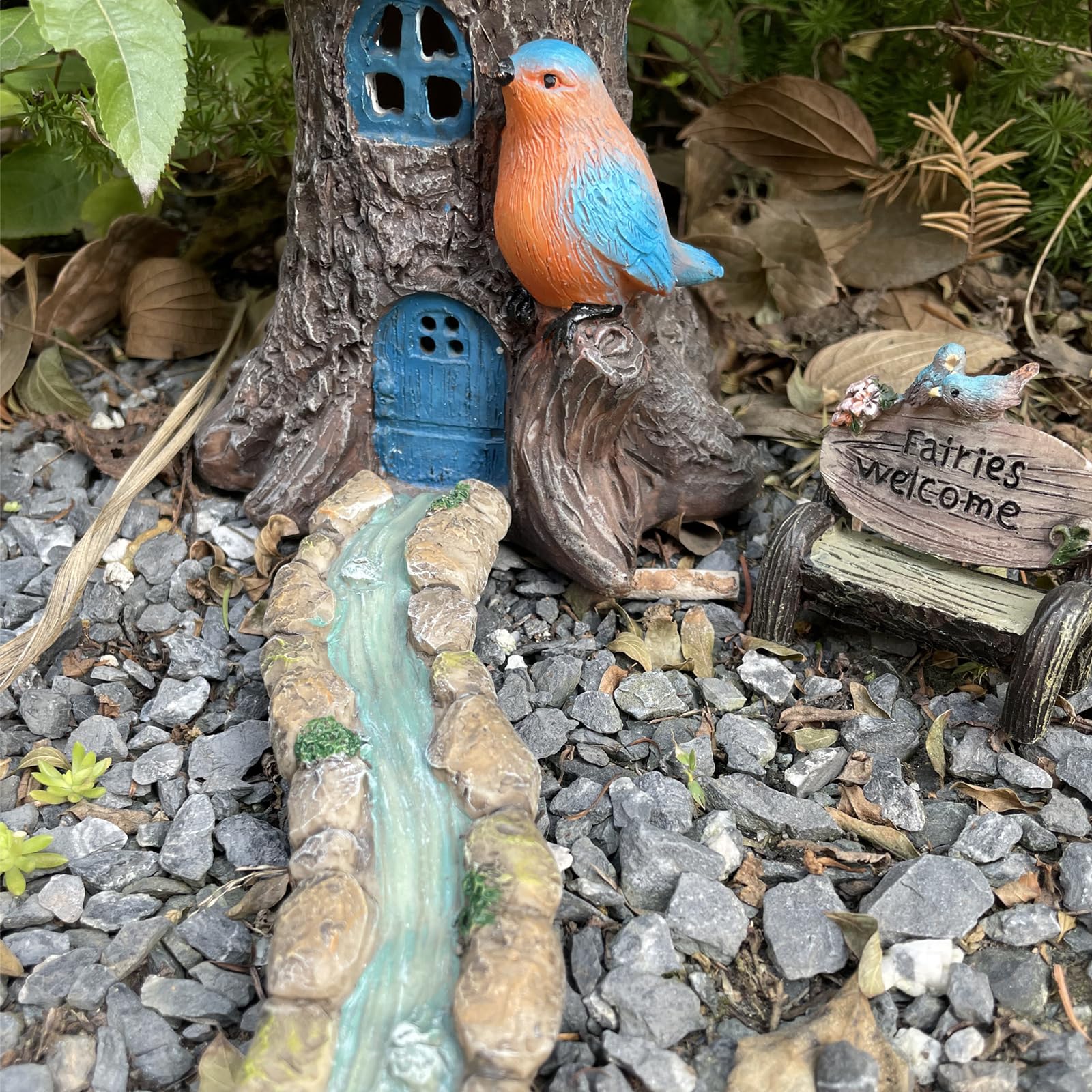 JIUMO fairy garden water display provides eye-catching decoration.