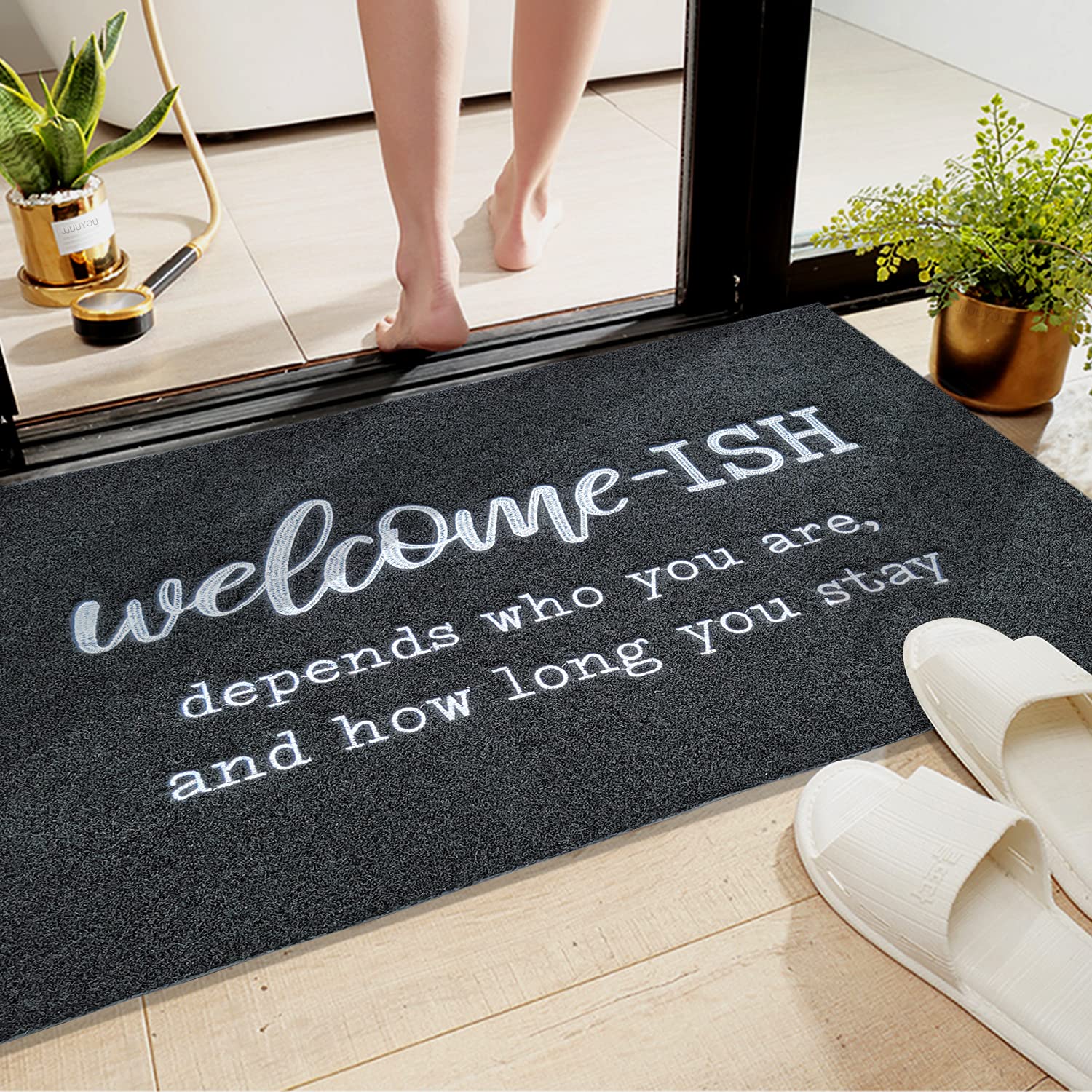 JJUUYOU low-profile door mat fits under doors without obstruction