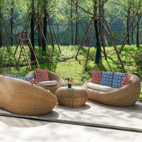JMGBird high contrast white base highlights the blue pattern on sunny days.
