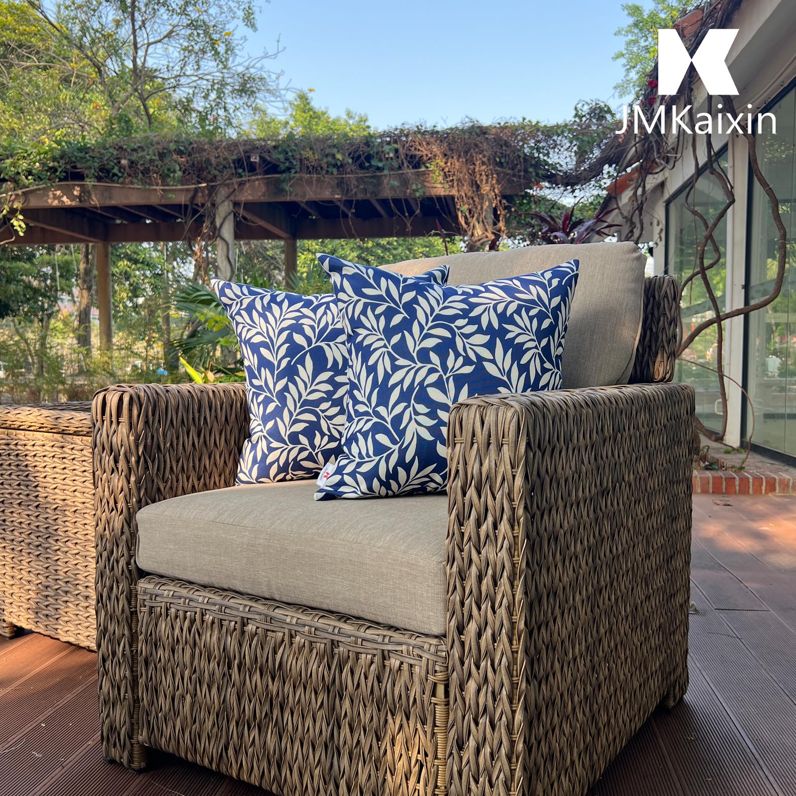 JMKaixin cushion covers wipe clean with a damp cloth.