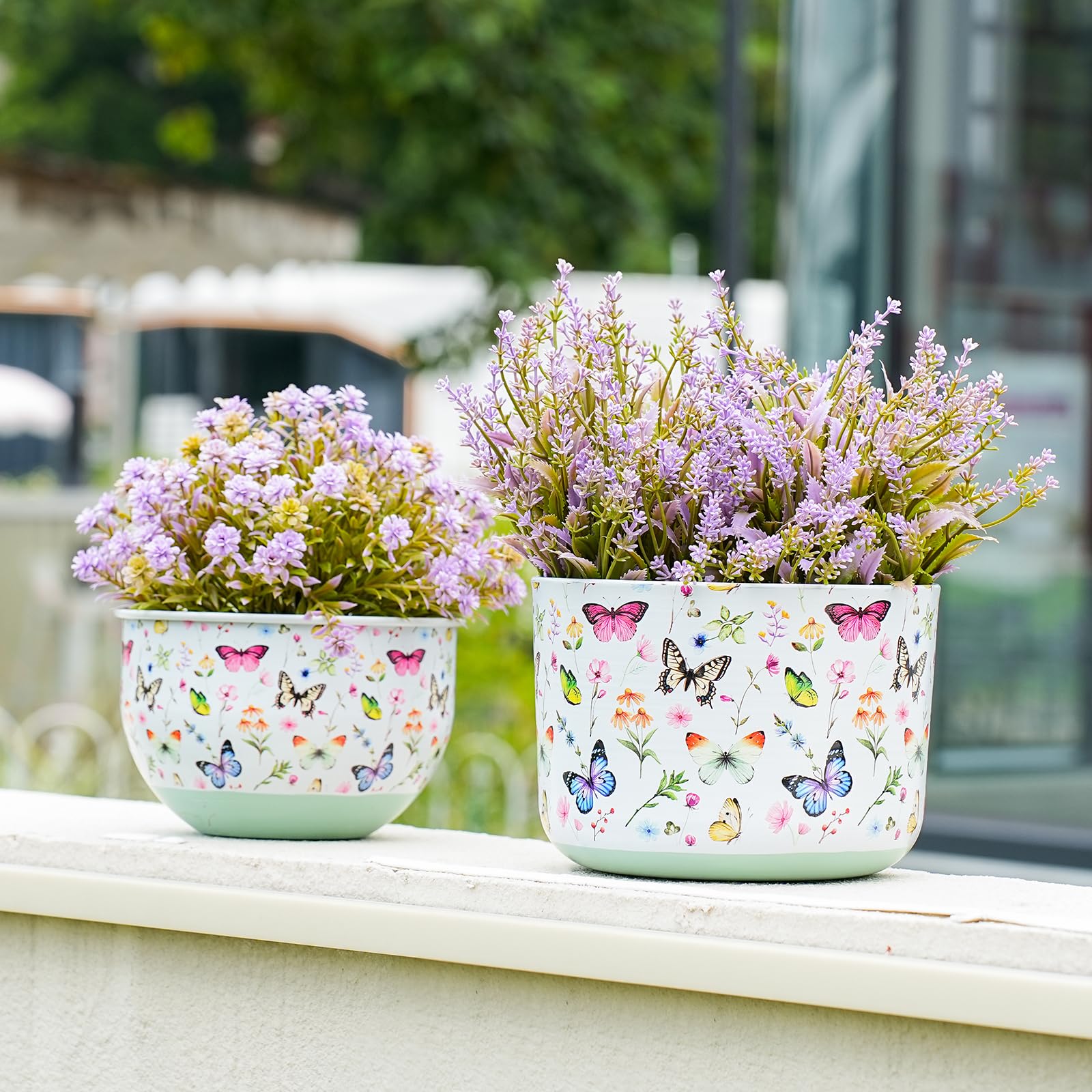 Joint Honglin metal planters indoor-outdoor versatile décor for living spaces.