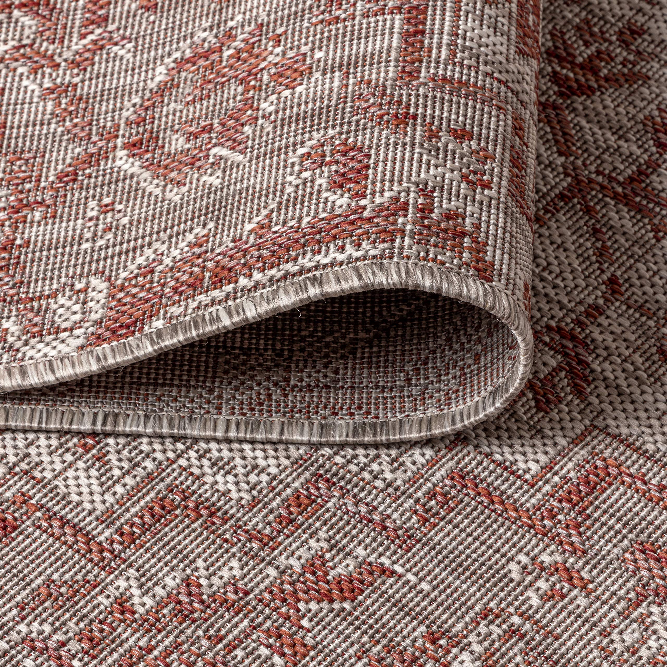 JONATHAN Y Boho Medallion uses flatweave polypropylene for durable everyday wear.